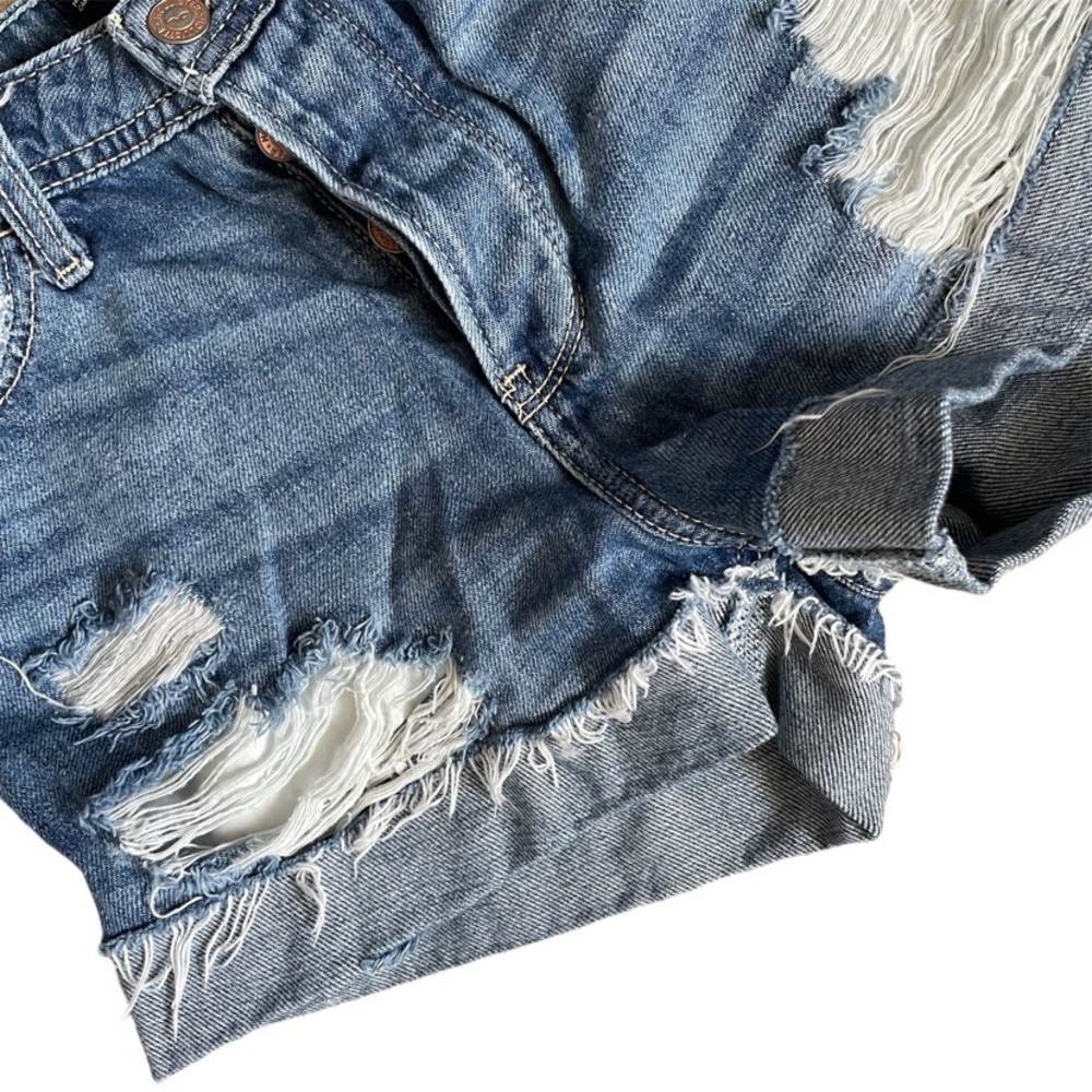 Hollister Frayed Denim Ripped Jean Shorts Size 24 - Picture 8 of 15